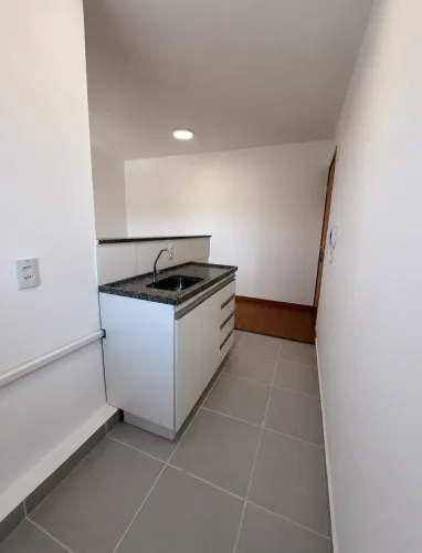 Apartamento 2 quartos e garagem em condomínio fechado.