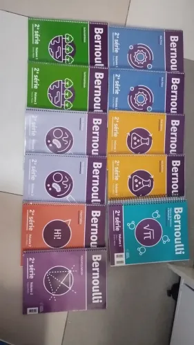 Vendo livros seminovos BERNOULLI 2 ano do Ensino médio 