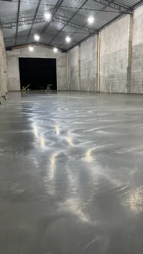 Piso industrial polido