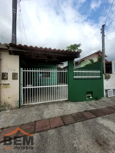 Casa para locação no bairro Santa Regina, em Itajaí.