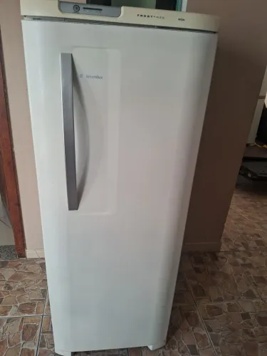 Vendo geladeira electrolux frost free