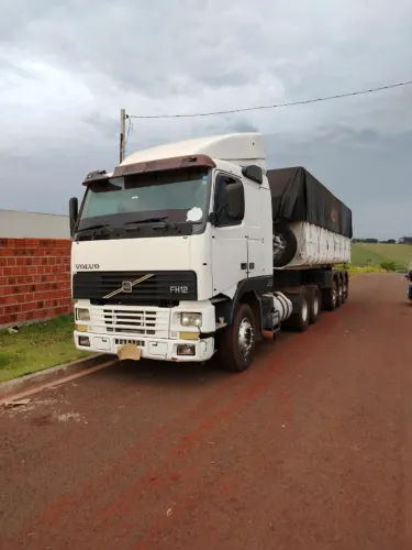 Conjunto Volvo FH 12 380 (2002) 6x2 Trucado + Carreta Caçamba Facchini (1998) 3 Eixos.