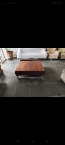 Mesa de madeira pé metal para centro sala