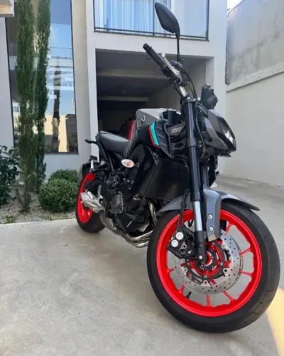 Vendo MT 07 extremamente nova e revistada 