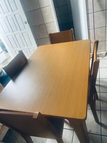 Vendo uma mesa de cozinha