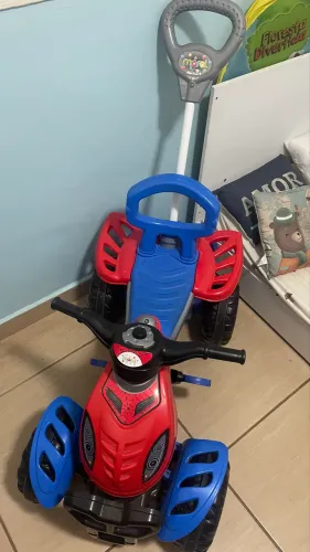 Motoca/Quadriciclo Infantil Maral Homem Aranha com Empurrador