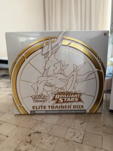 Elite Trainer Box Brilliant Stars - Pokémon TCG