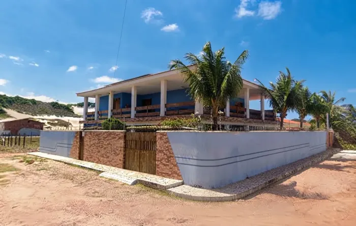 Casa à Venda em Búzios/RN | 5 Suítes, Piscina e Espaço para Toda a Família