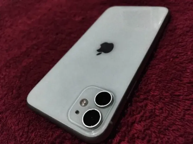 iPhone 11 64GB Branco - Tudo Original (Sem Riscos / Ler Detalhe)Vendo iPhone 11 Branco de