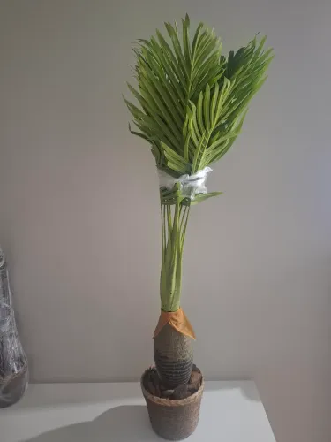 Palmeira artificial decorativa.