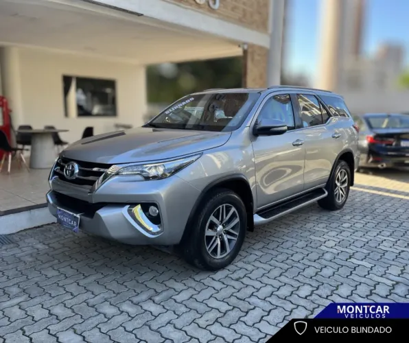 Toyota Hilux SW4 SRX 4X4 2.8 TDI 16V Dies. Aut. 2017