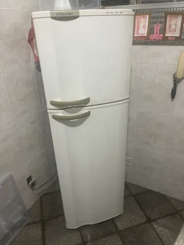 Geladeira Electrolux DF34 Frost Free