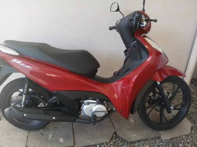 Vendo Honda biz em estado de zero, 758 km