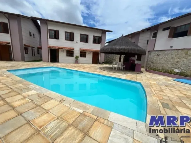 Casa em condomínio à venda em Ubatuba. Praia da Maranduba. Com piscina.