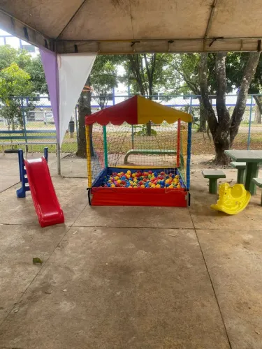 Casinha de bolinha + escorregador + cavalinho (balanço)