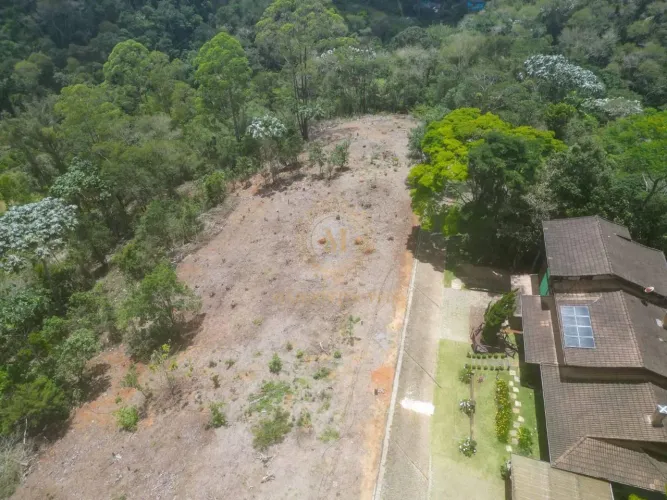 Terreno de 3,980mts no Condomínio Espelho DÁgua Vista maravilhosa e Escritura Grátis