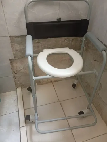 cadeira de banho semi nova