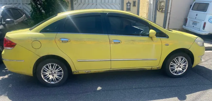 Fiat Linea Essence Dualogic 1.8 Flex 16V 4P 2013