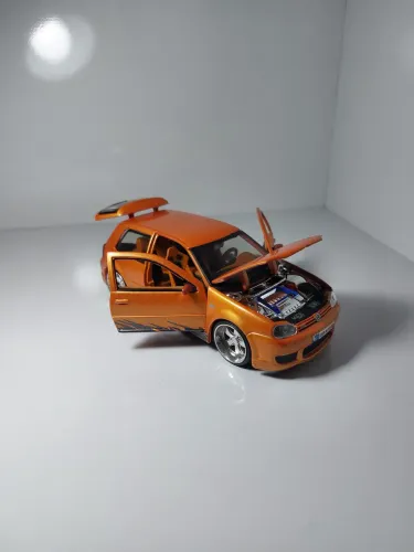 MINIATURA VW GOLF R32 (MAISTO ALLSTARS) - 1:24 - USADO/EXCELENTE ESTADO