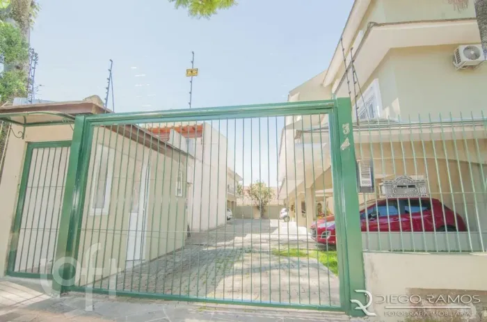 Casa à venda em Vila Assunção com 304 m², 4 quartos, 4 suítes, 2 vagas