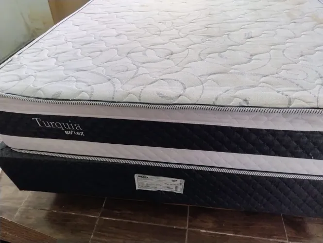 Vendo cama box em excelente estado .Obs produto com poucas marcas de uso