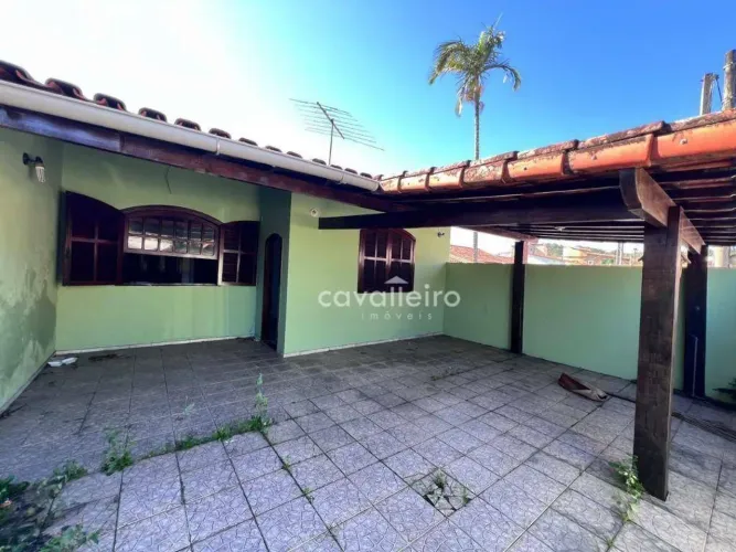 Casa com 3 dormitórios à venda, 100 m² e 202,50m² de area total, por R$ 500.000 - Araçatib
