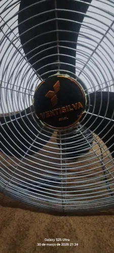 Ventilador de parede.