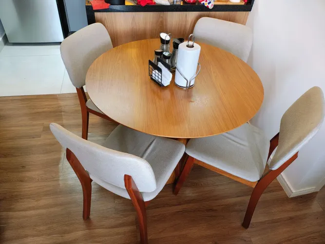 4 Cadeiras pra mesa de jantar