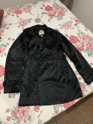 Trench-coat / Sobretudo preto (Opção)