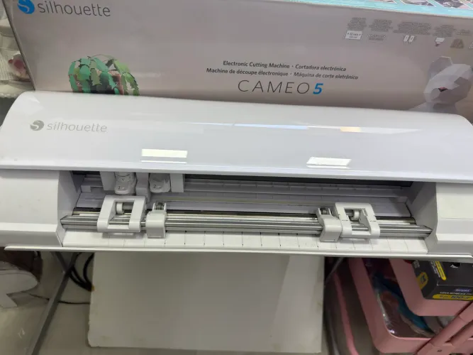 Máquina de corte e vinco Silhouette Cameo 5 branca