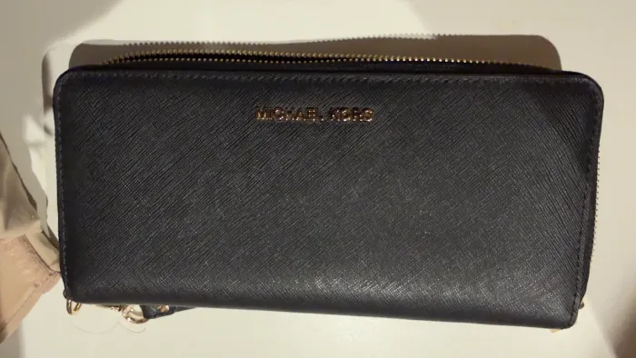 carteira Michael Kors Jet Set Travel Continental em couro Saffiano preto