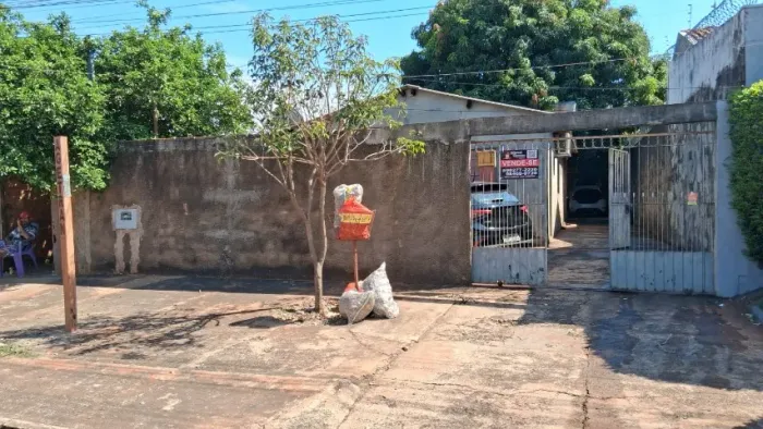 Casa à Venda na Vila Popular - 3 Quartos e Terreno de 300 m²