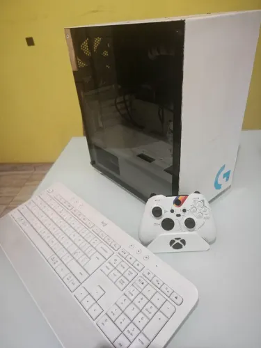 PC Gamer Compacto (Ryzen 3400G + 16GB Ram) Teclado Logitech vai de brinde.