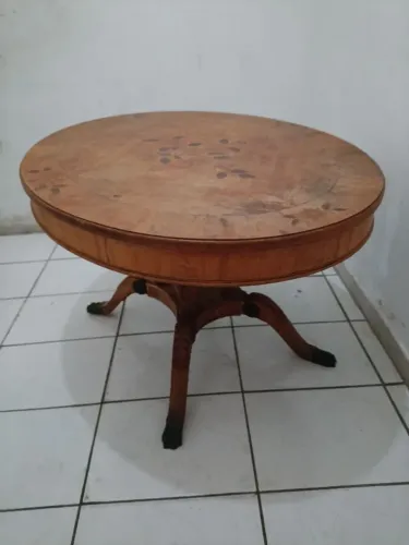 Mesa antiga marchetada 