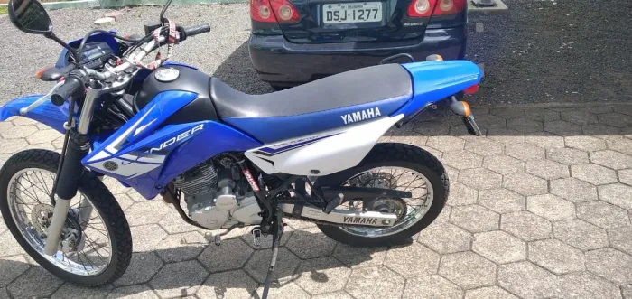 Vendo lander 250 ótimo estado baixa km