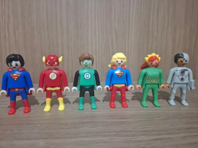 Boneco DC Kinder
