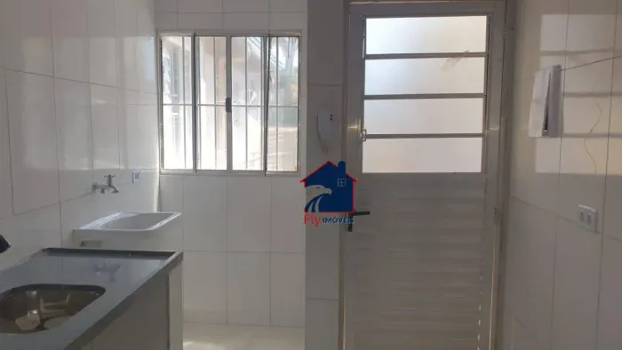 Casa com 1 dormitório para alugar, 300 m² por R$ 870,00/mês - Vila Serralheiro - São Paulo