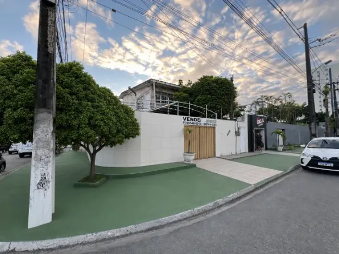 Casa de Alto Padrão em Candeias - 490m² a 400m da Praia!