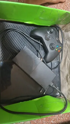 Console Xbox One - 2 Controles