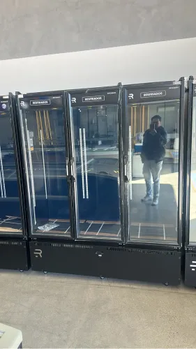 Auto serviço 3 portas 950L resfriados - refrimate 
