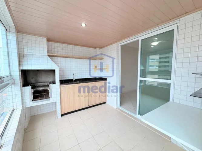 Apartamento 2 dormitórios sendo 1 suíte, vista livre para o mar, andar alto e varanda gour