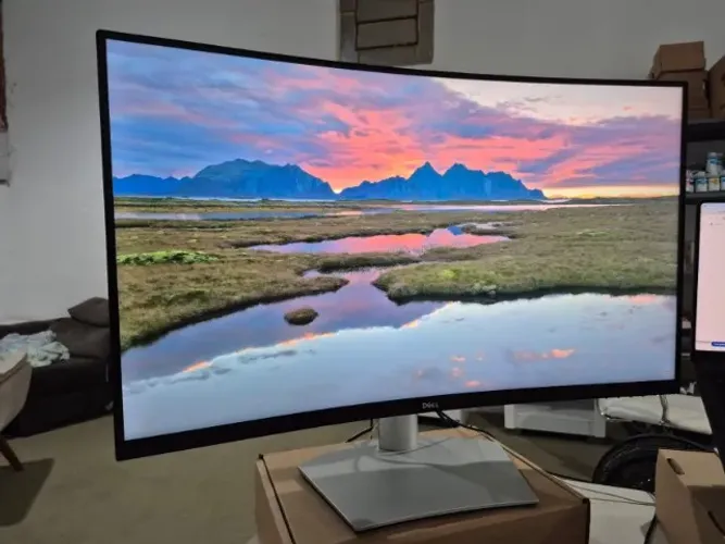 Vendo Monitor Dell S3221QS - 32" Curvo UHD 4K -Semi novo