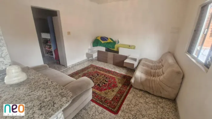 Casa em ótima localização, ponto de ônibus em frente com fácil acesso a linha verde e verm