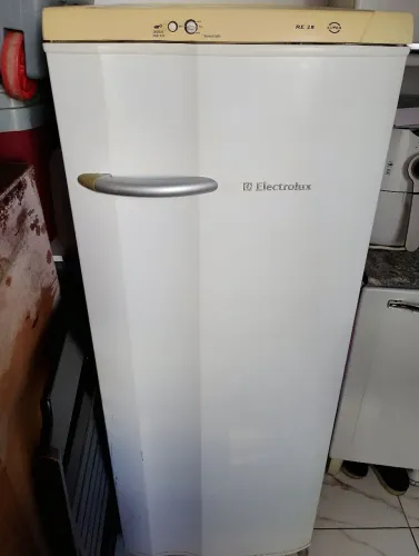 Geladeira Electrolux 280 litros