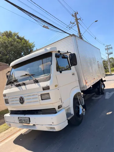 Caminhão Volkswagen 7.100 Baú.