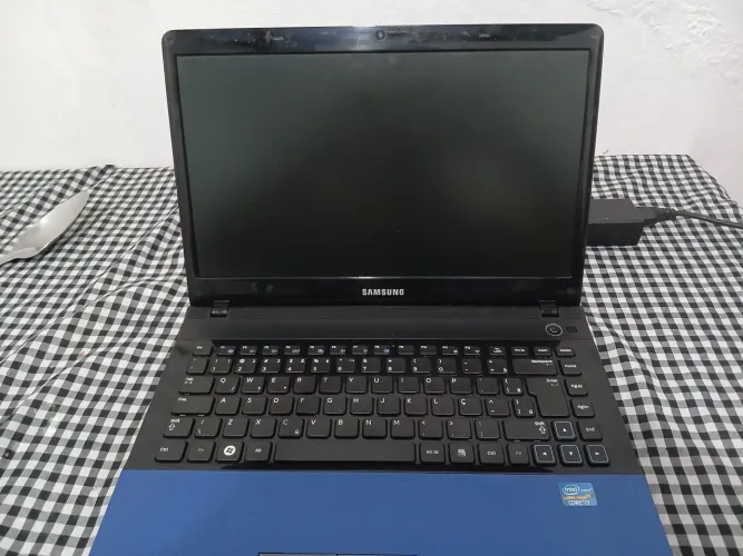 Notebook semi novo