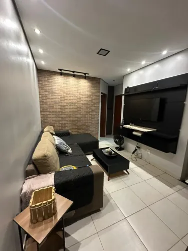 Aluga-se excelente apartamento térreo no Garden Club, já mobiliado, só entrar com a roupa,