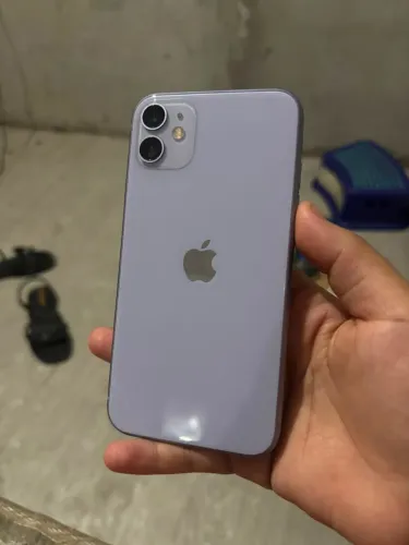 iPhone 11 lilás