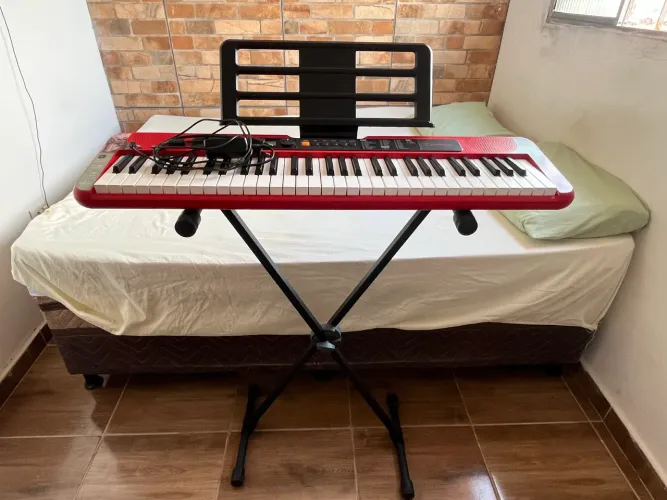 Teclado Casio Casiotone CT-S200 Vermelho + Suporte + Fonte