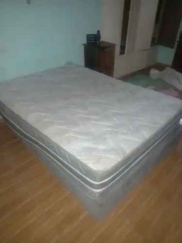 Cama Box casal colchão excelente